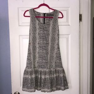 Ivanka Trump M black/white pattern midi